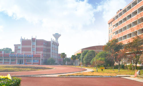 萊西市成人中等專業學校
