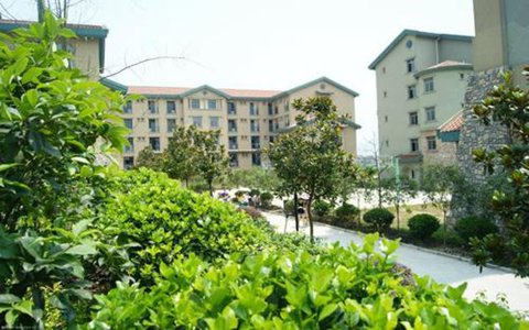 四川大學(xué)附設(shè)華西衛(wèi)生學(xué)校護(hù)理學(xué)專業(yè)（四川大學(xué)自考專科）